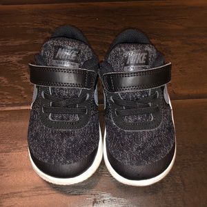 🖤EUC Black/Grey Nike Toddler Sneakers Size 7C🖤